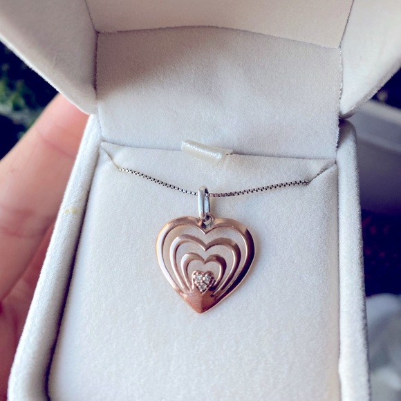 Beautiful Rose Gold Heart Pendant Necklace - Picture 4 of 5